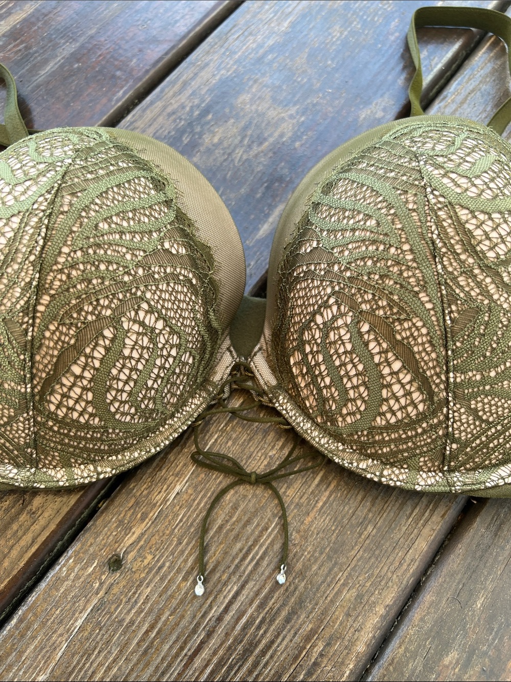 Victoria’s Secret Underwire Bras 38D - Picture 8 of 13